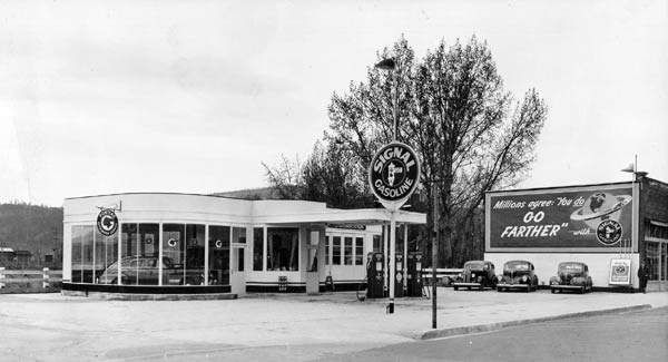 Historic Dalby’s Service Station in downtown Sandpoint, Idaho, photographed around 1948, showing the original mid-century service station at 120 Cedar Street.
